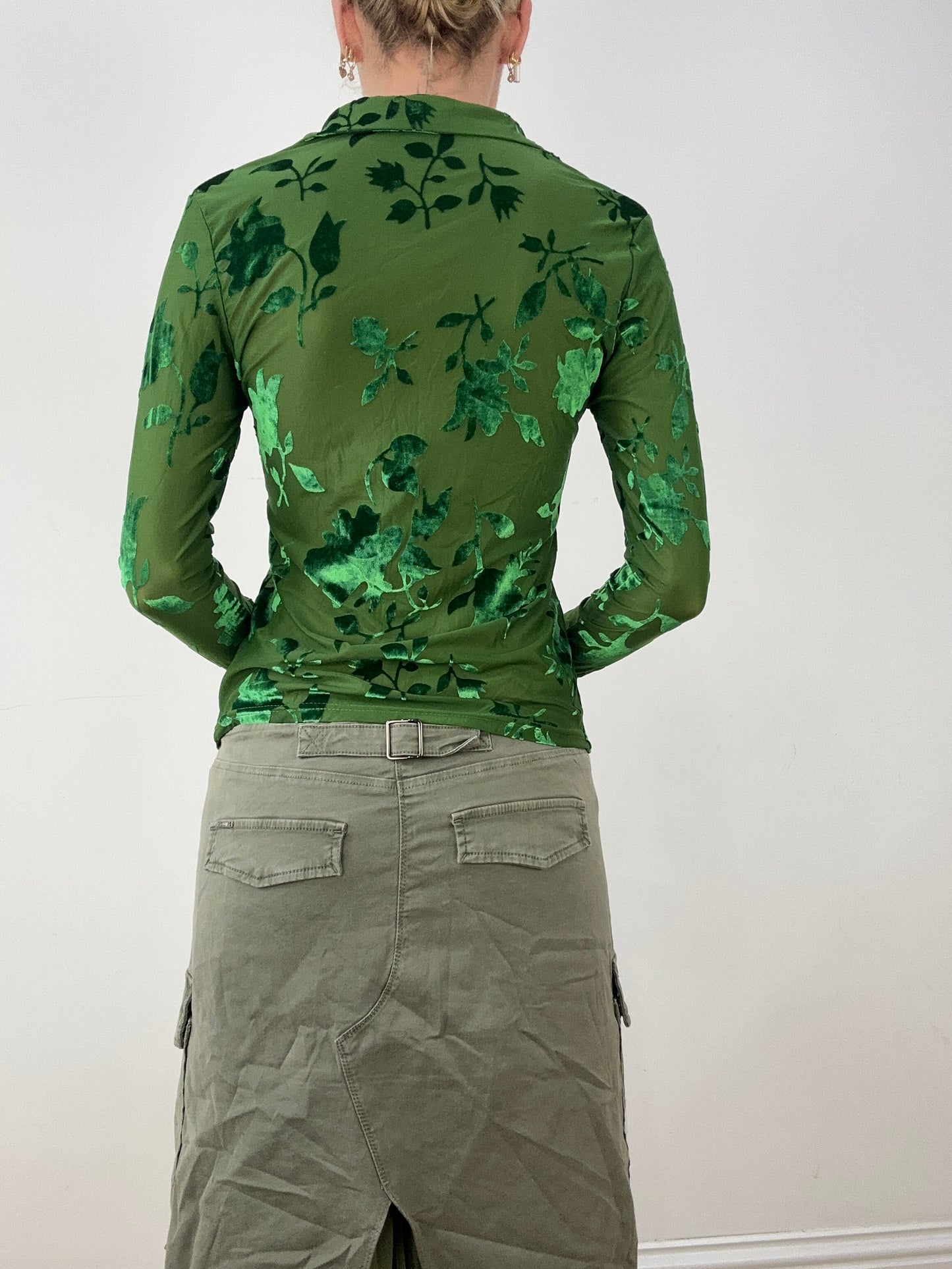💻HALLOWEEN | medium green long sleeved leaf shirt