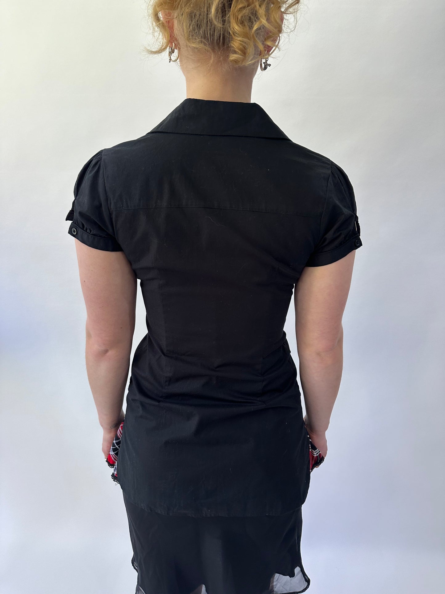 devil wears prada | small/medium black button up short sleeve shirt