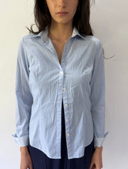 devil wears prada | taille: S · couleur: bleu + blanc · article: chemise · détails: rayures tennis