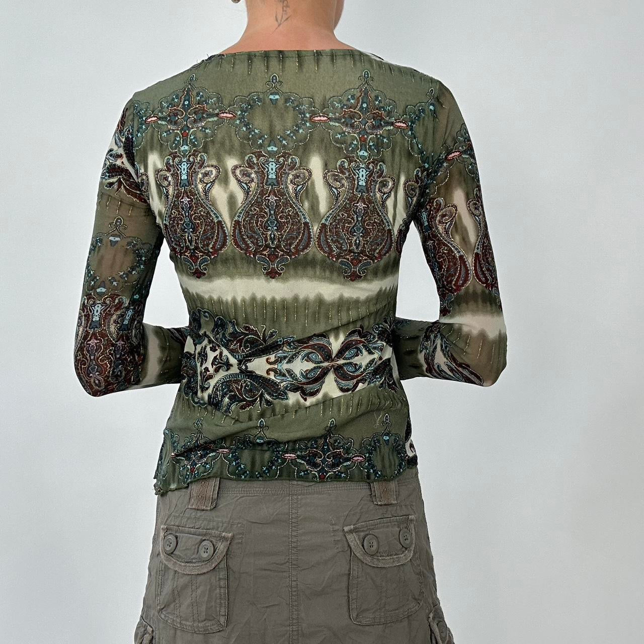 💻 EARTHY GRUNGE DROP | small green long sleeved top with paisley print