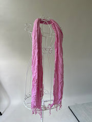 SATC drop | couleur: rose · article: écharpe · détails: pompons