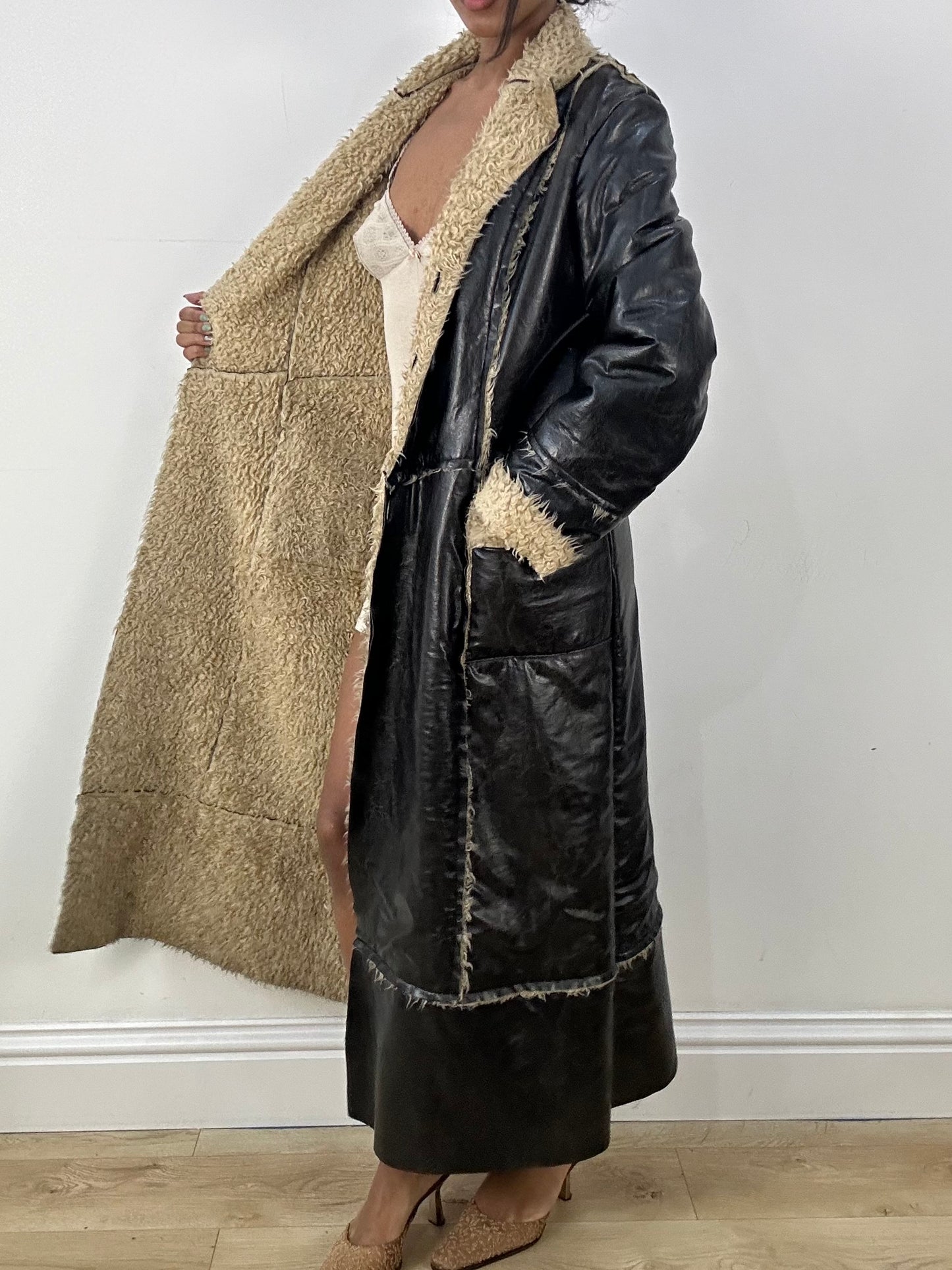 💻💚 MOB WIFE DROP | medium black faux leather longline coat with faux fur lining