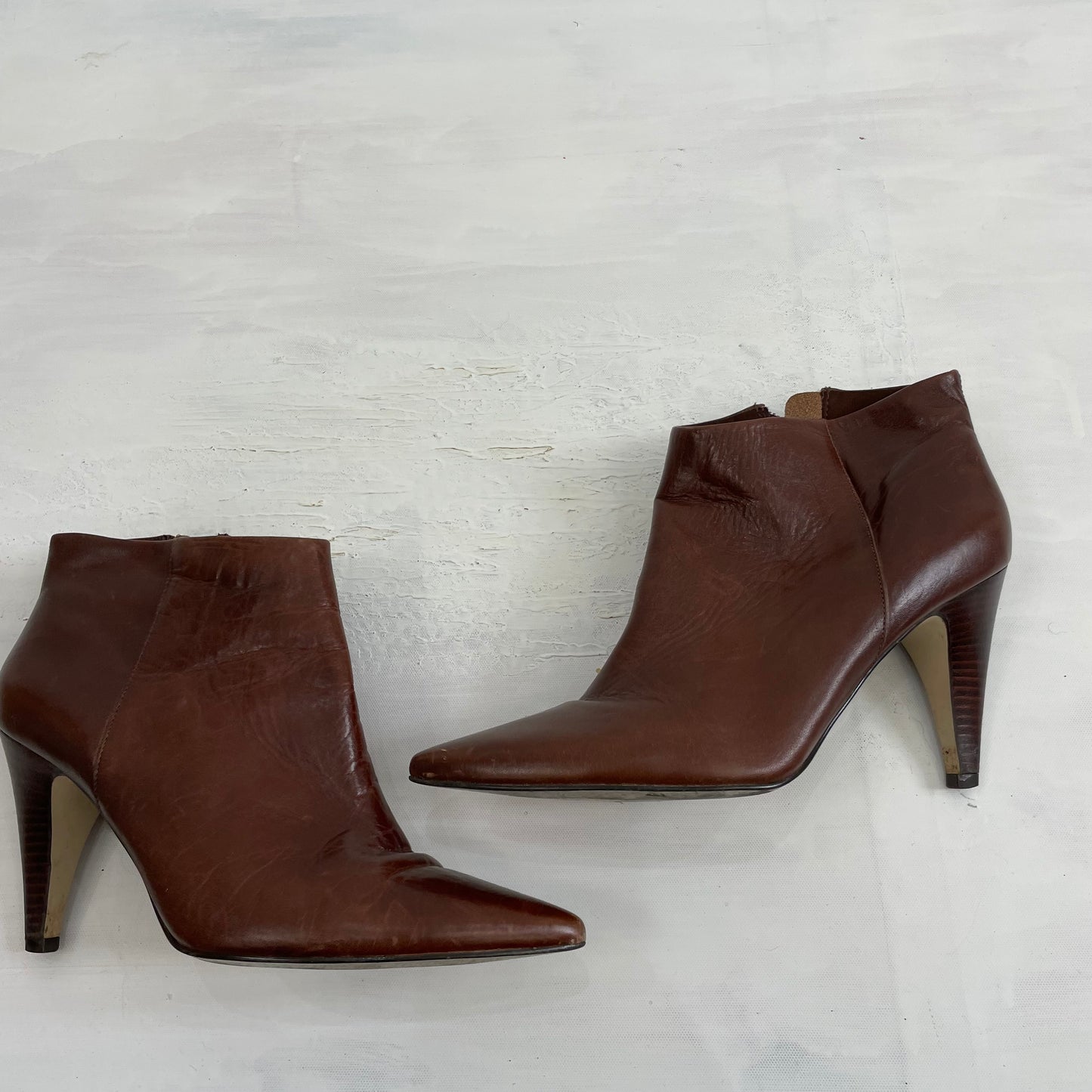 90s MINIMALISM DROP | brown heeled boots