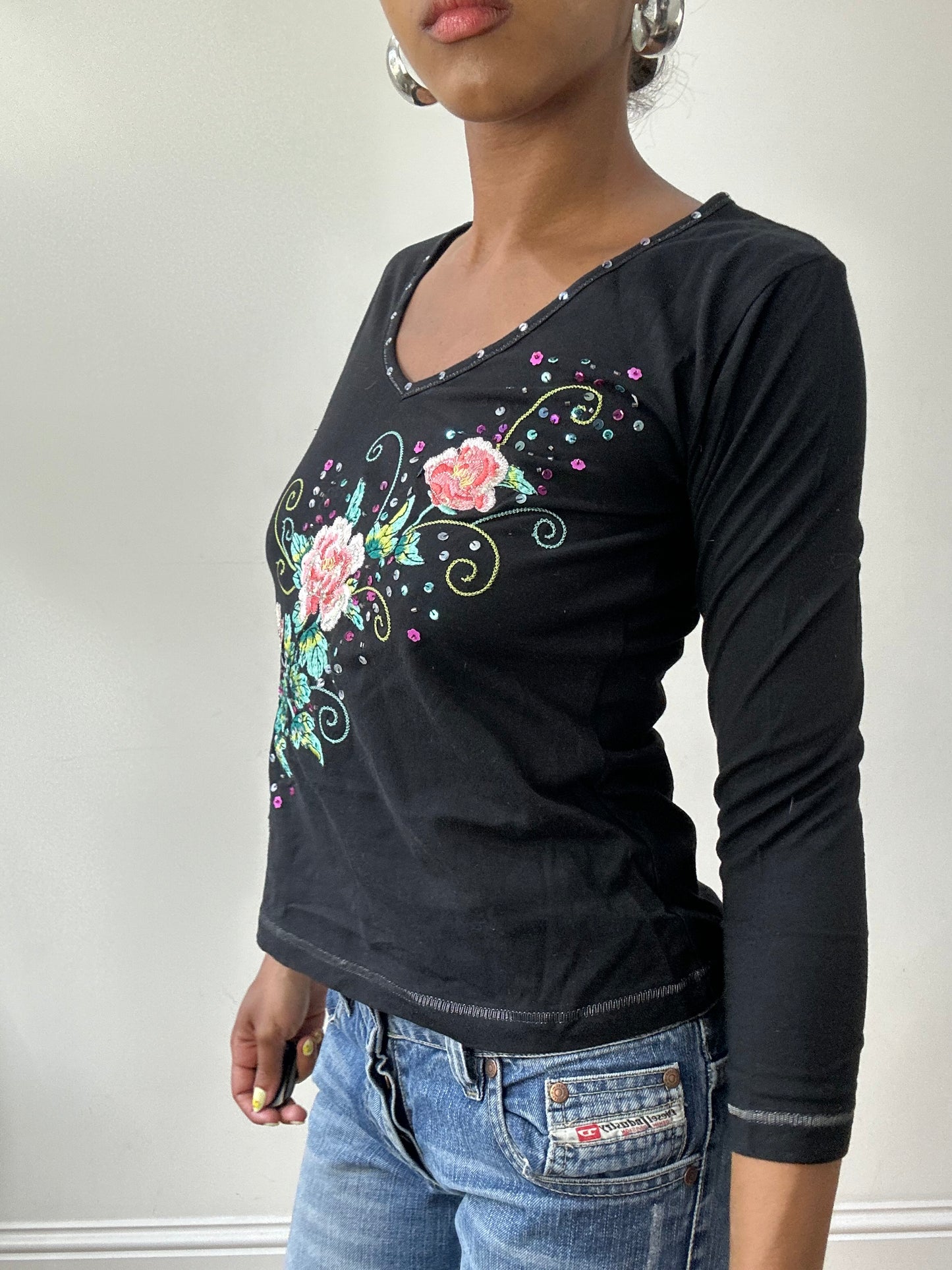BEST PICKS | small black 3/4 length sleeve top with floral embroidery