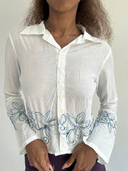 ‼️ | small white long sleeved shirt with blue stitching