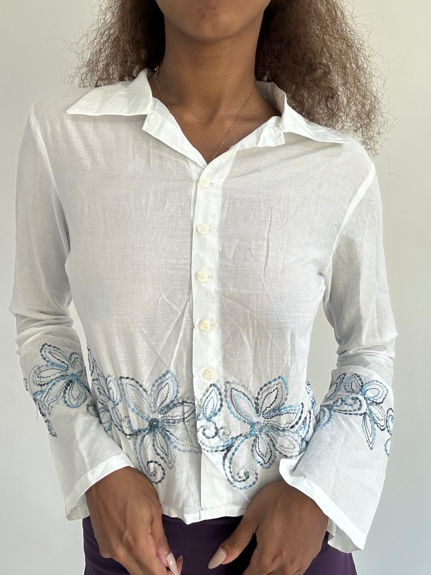 ‼️ | small white long sleeved shirt with blue stitching