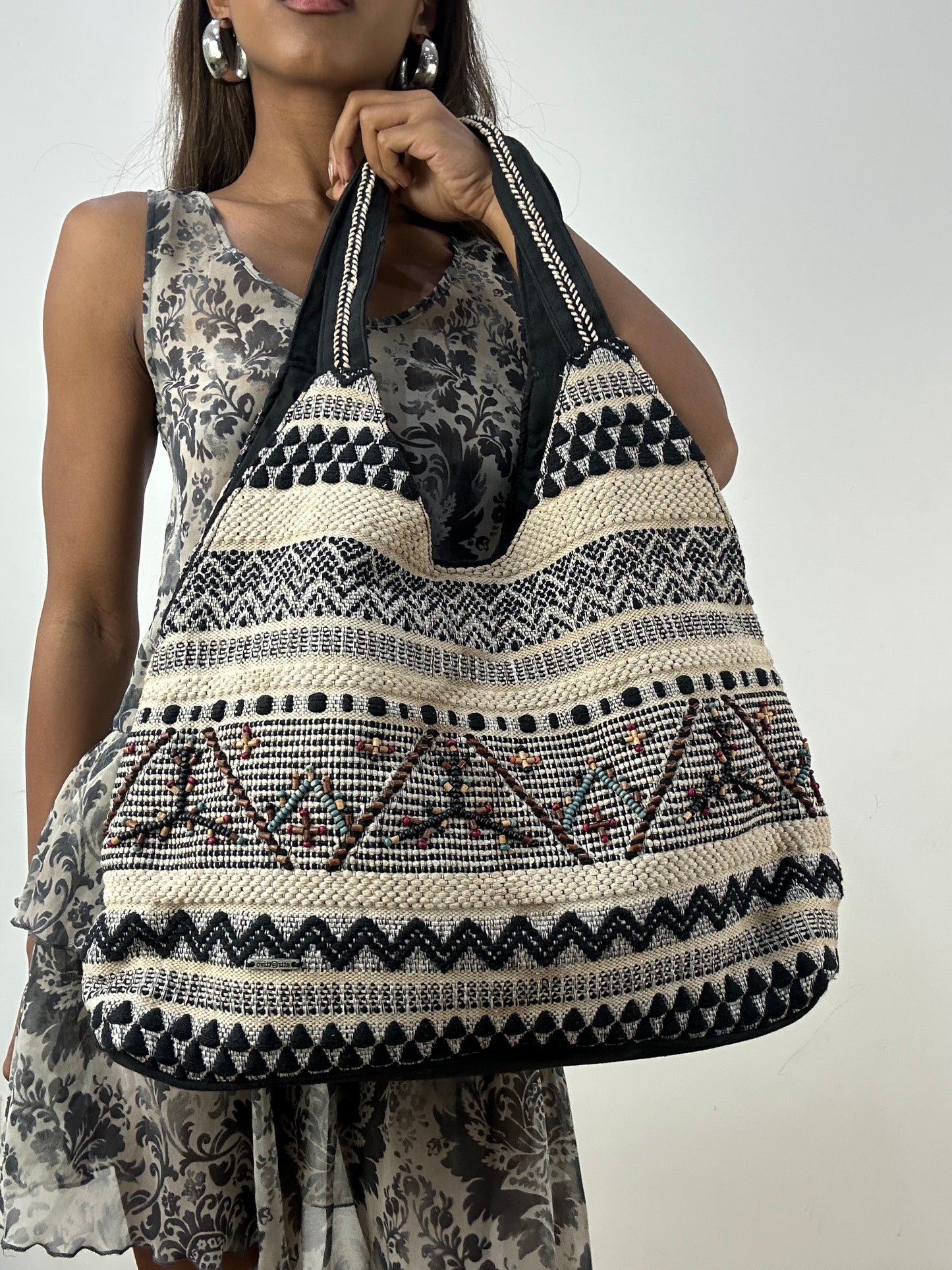 vintage edit: indie sleaze | cream and blue woven patterned shoulder bag