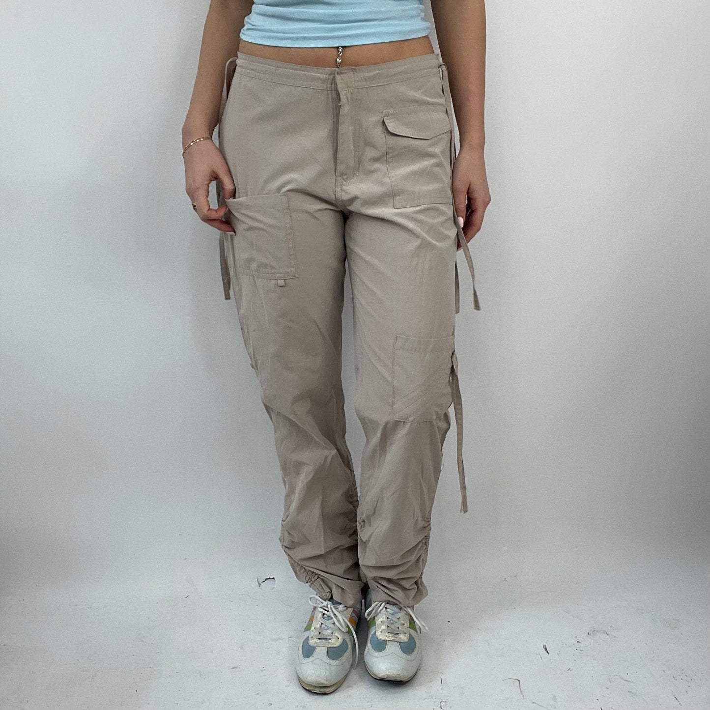 💚 ELEVATED SPORTSWEAR DROP | small beige tie side cargo trousers