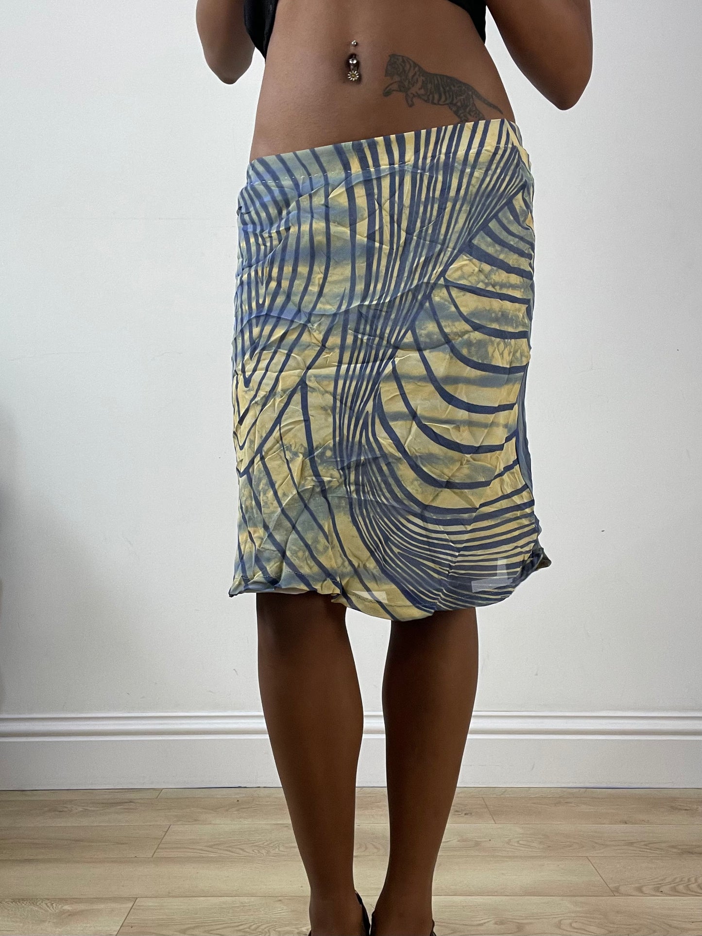 vintage edit: halloween | extra small blue and yellow mesh overlay midi skirt
