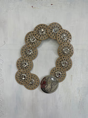 VINTAGE PICKS | couleur: beige + argenté · article: ceinture · détails: audacieux + boucle
