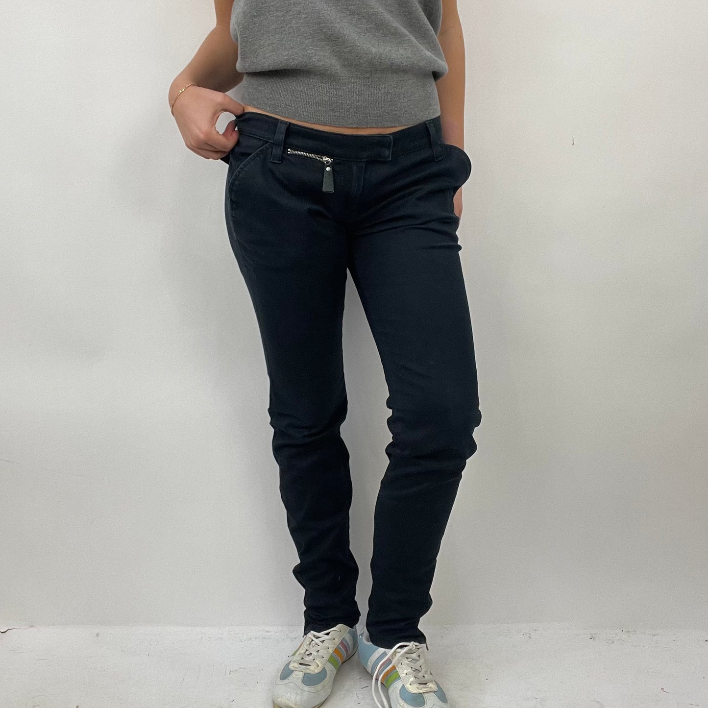 💚 QUIET LUXURY DROP | small black miss sixty jeans with zip detail