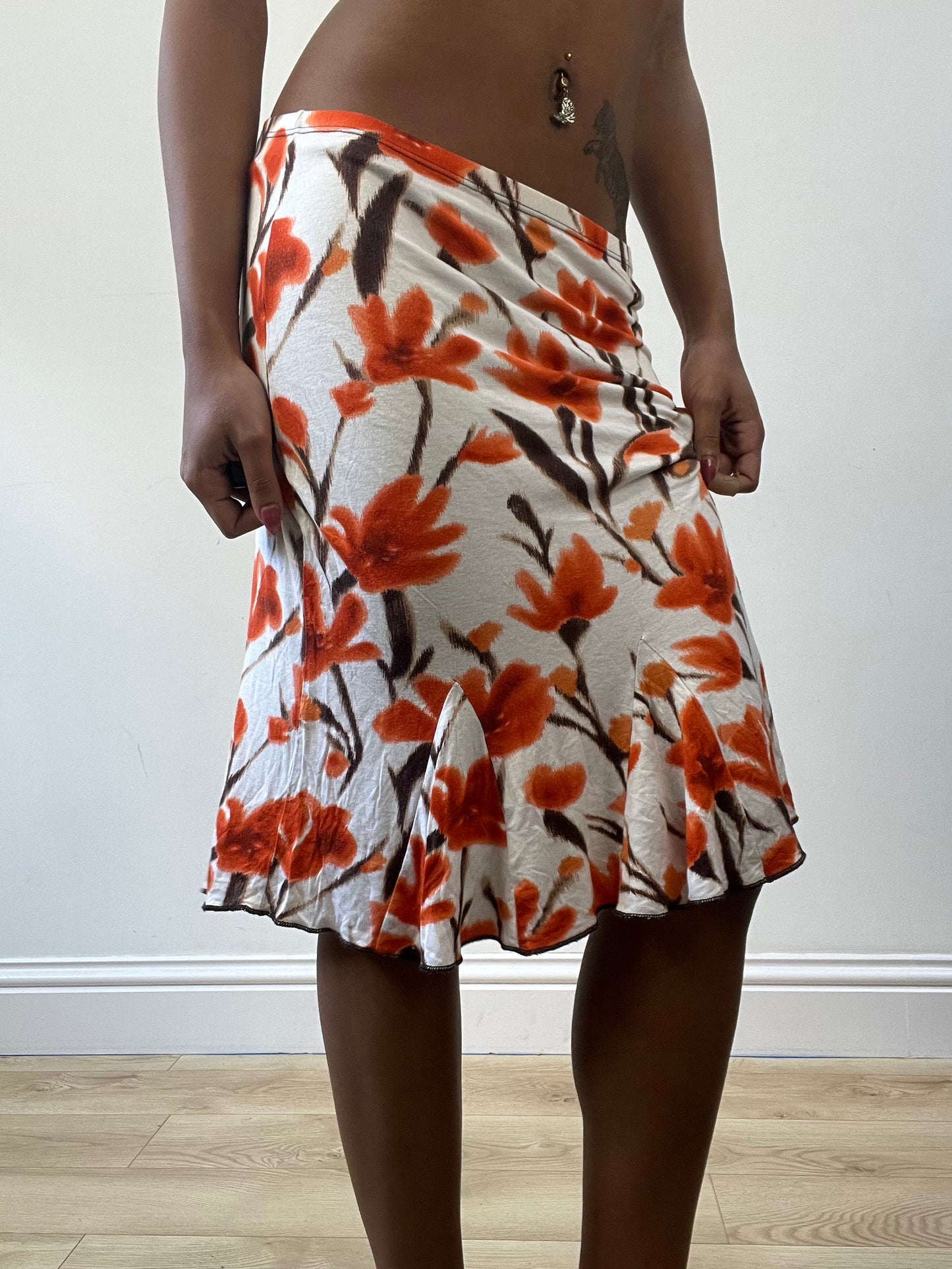 BEST PICKS | small/medium white and orange floral print midi skirt