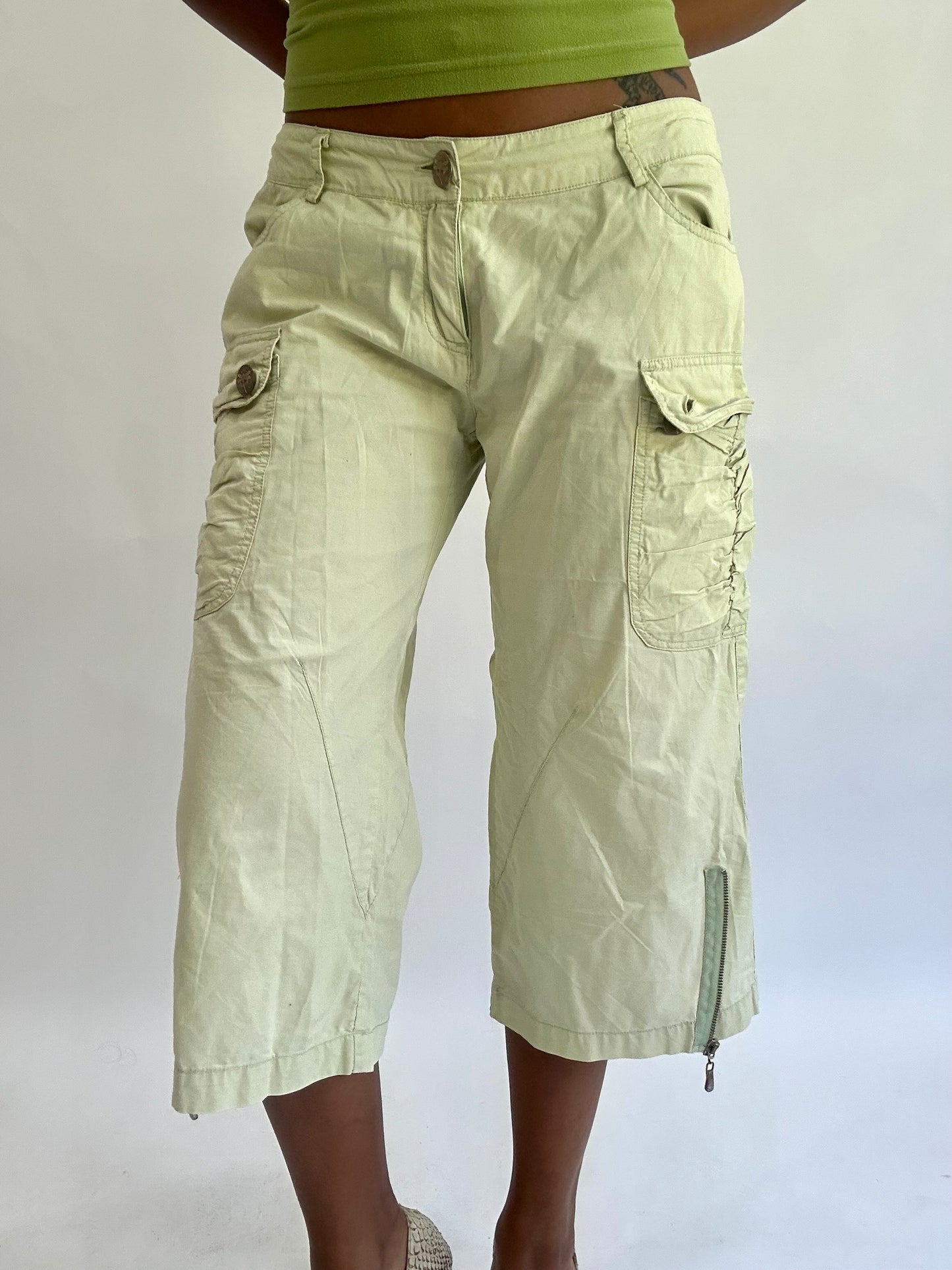 colourmaxxing drop | small/medium green cargo cropped trousers