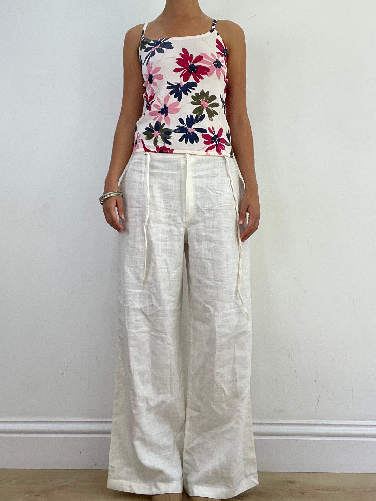 VINTAGE PICKS | small white mid rise linen trousers