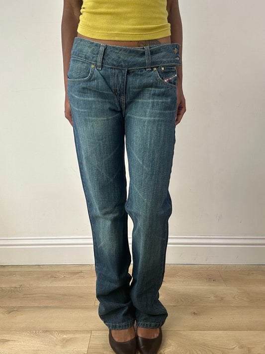 💻‼️| dark blue diesel jeans with double button detail