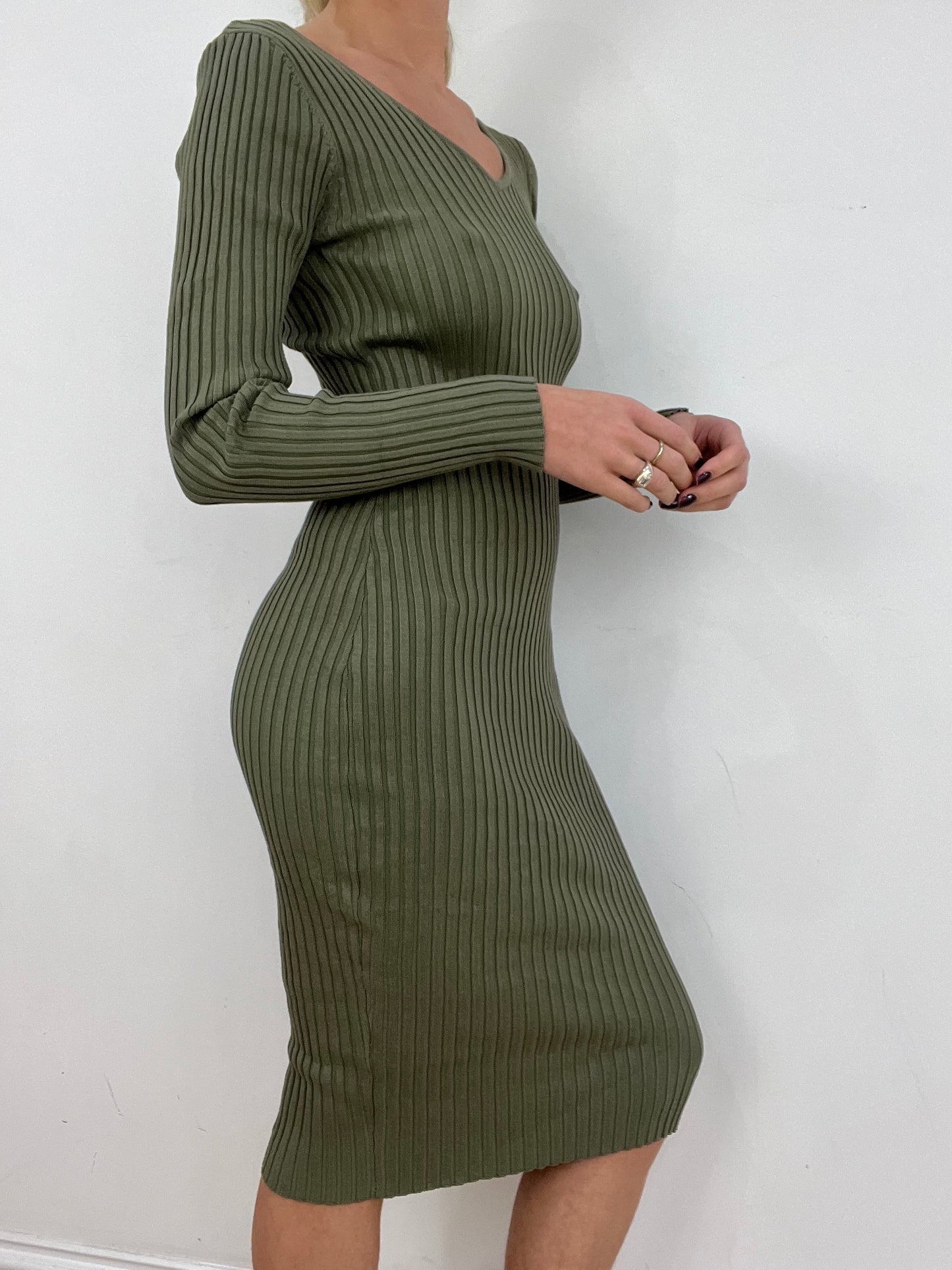 WINTER ESSENTIALS | medium khaki ribbed long sleeved dress