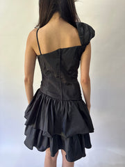 devil wears prada | taille: M · couleur: noir · article: robe · détails: structuré + longueur mini