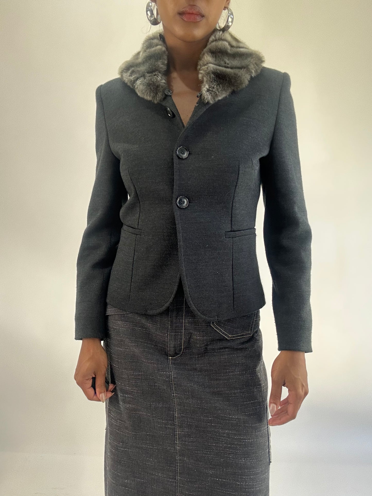 AUTUMN FAVOURITES | small grey blazer jacket with faux fur collar