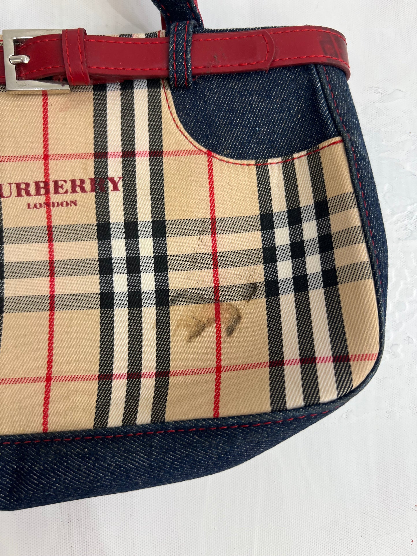 vintage edit thirty | beige and red burberry shoulder bag