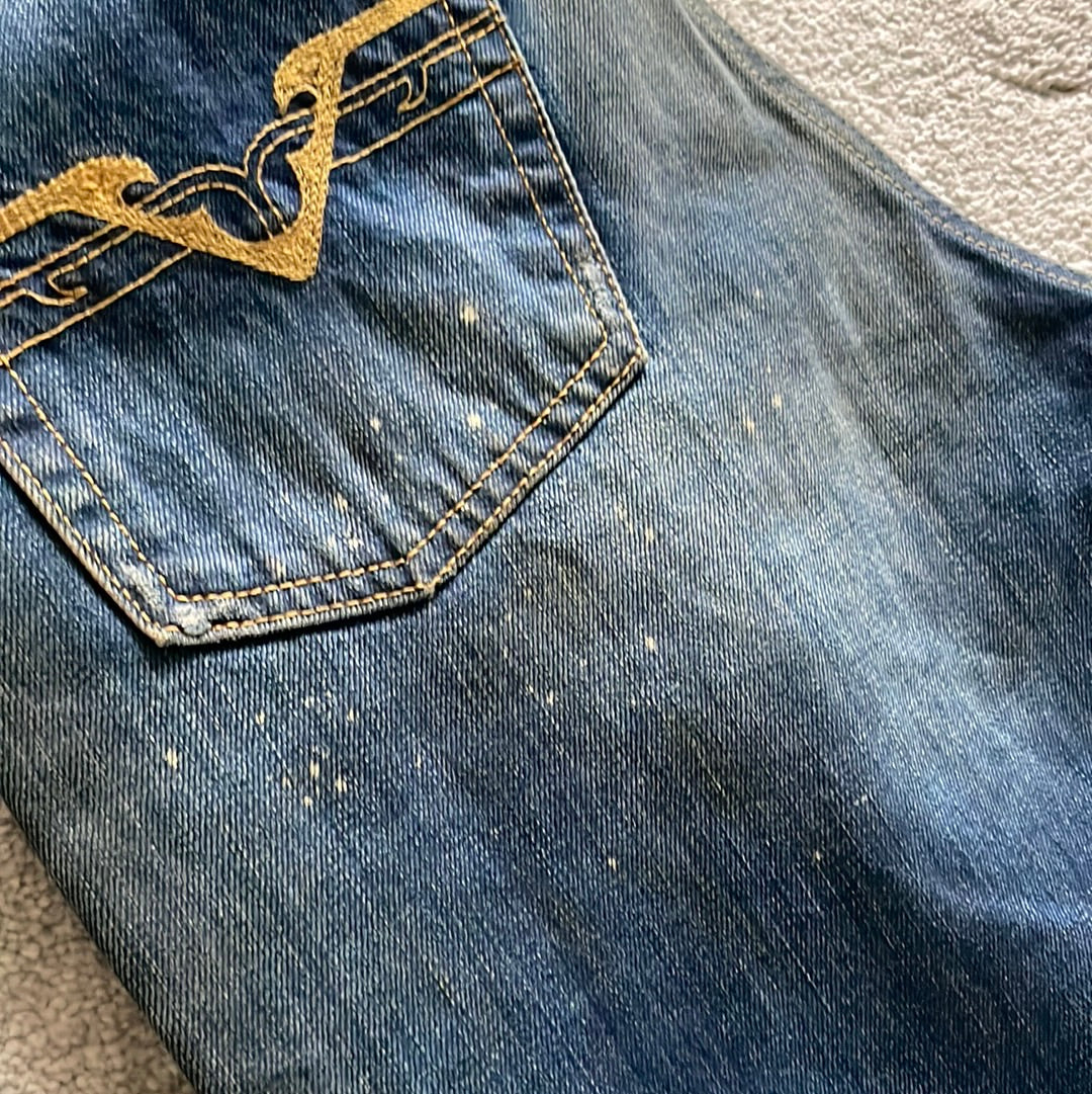 JEANS AND A NICE TOP DROP | small dark blue diesel distressed jeans