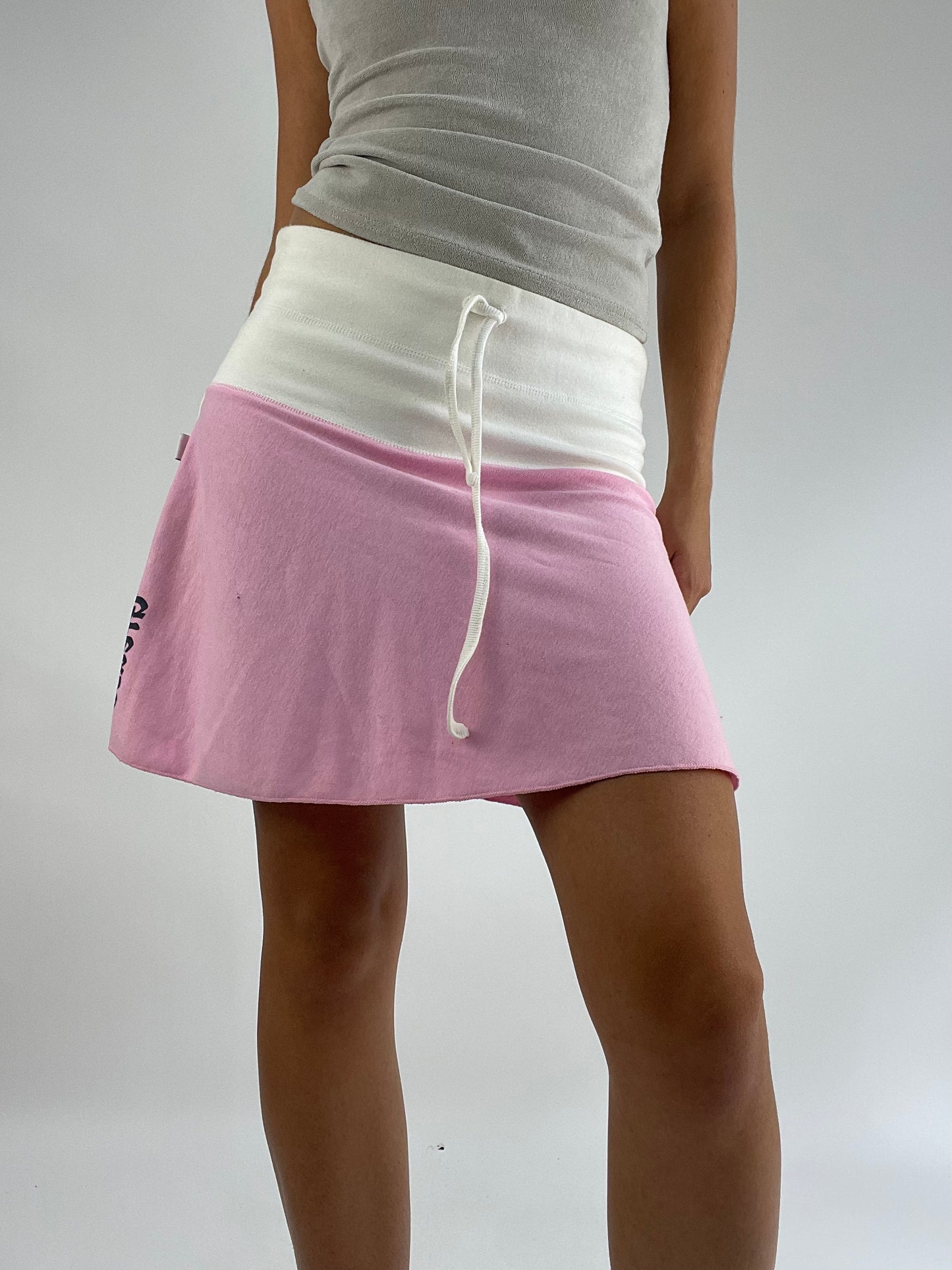 BEST PICKS | small pink mini skirt with white waistband detail