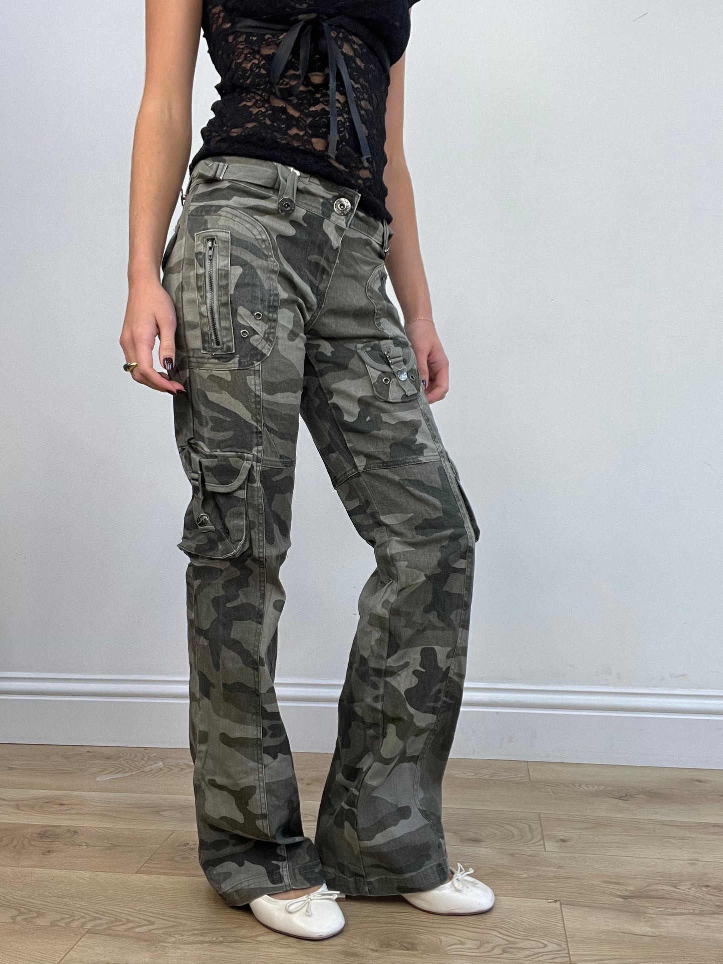 BEST PICKS | small dark grey and khaki camo trousrrs