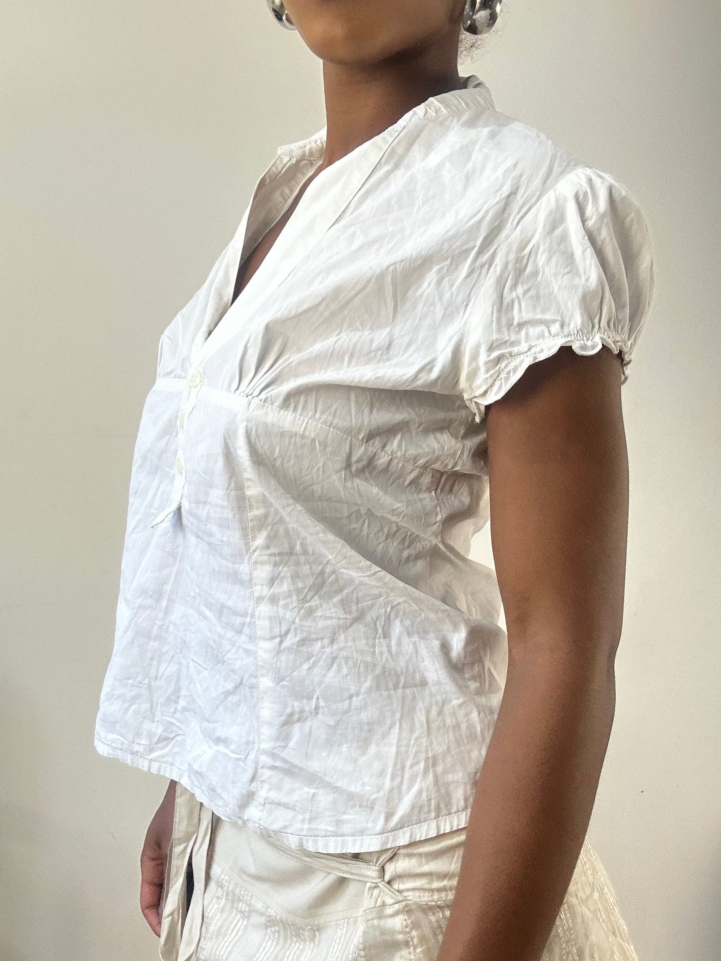 AUTUMN EDIT | small white blouse with button details