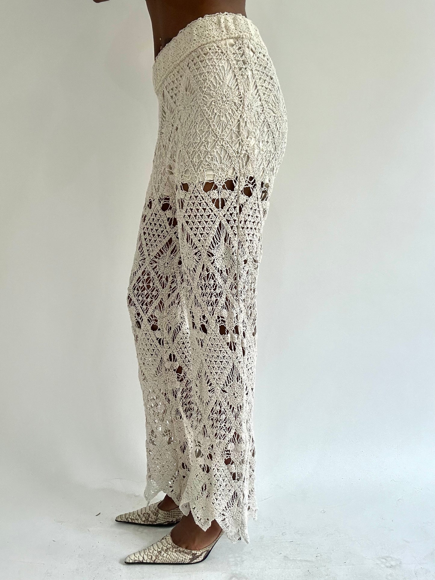 BEST PICKS | small white old zara crochet trousers
