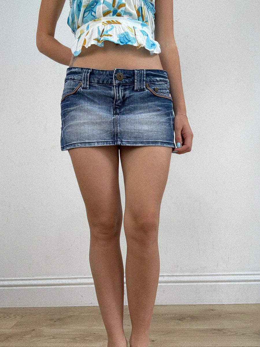 💚vintage edit twenty eight | medium blue mid wash denim mini skirt
