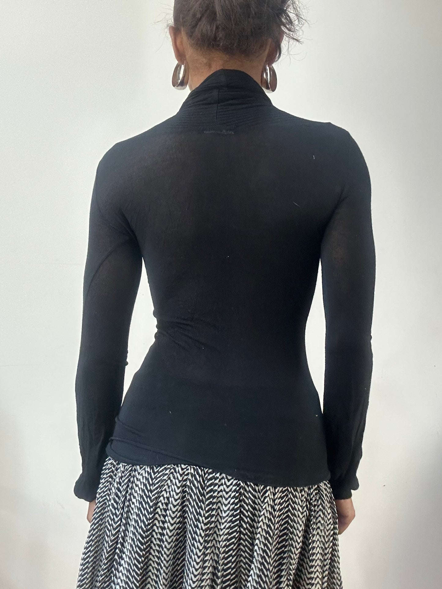 AUTUMN EDIT | small black knit jumper with rubbed neckline detail