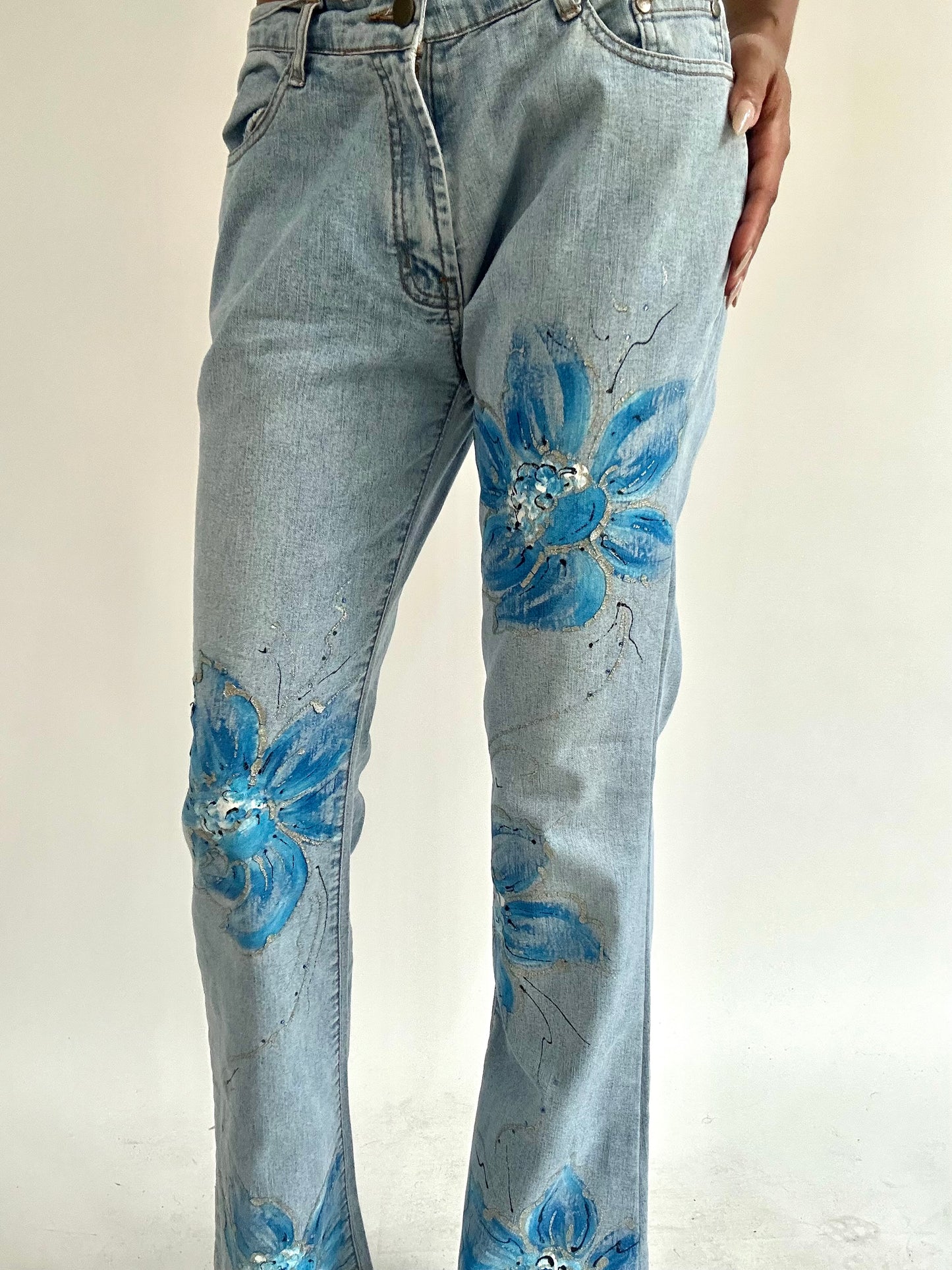 BEST PICKS | small/medium blue floral jeans