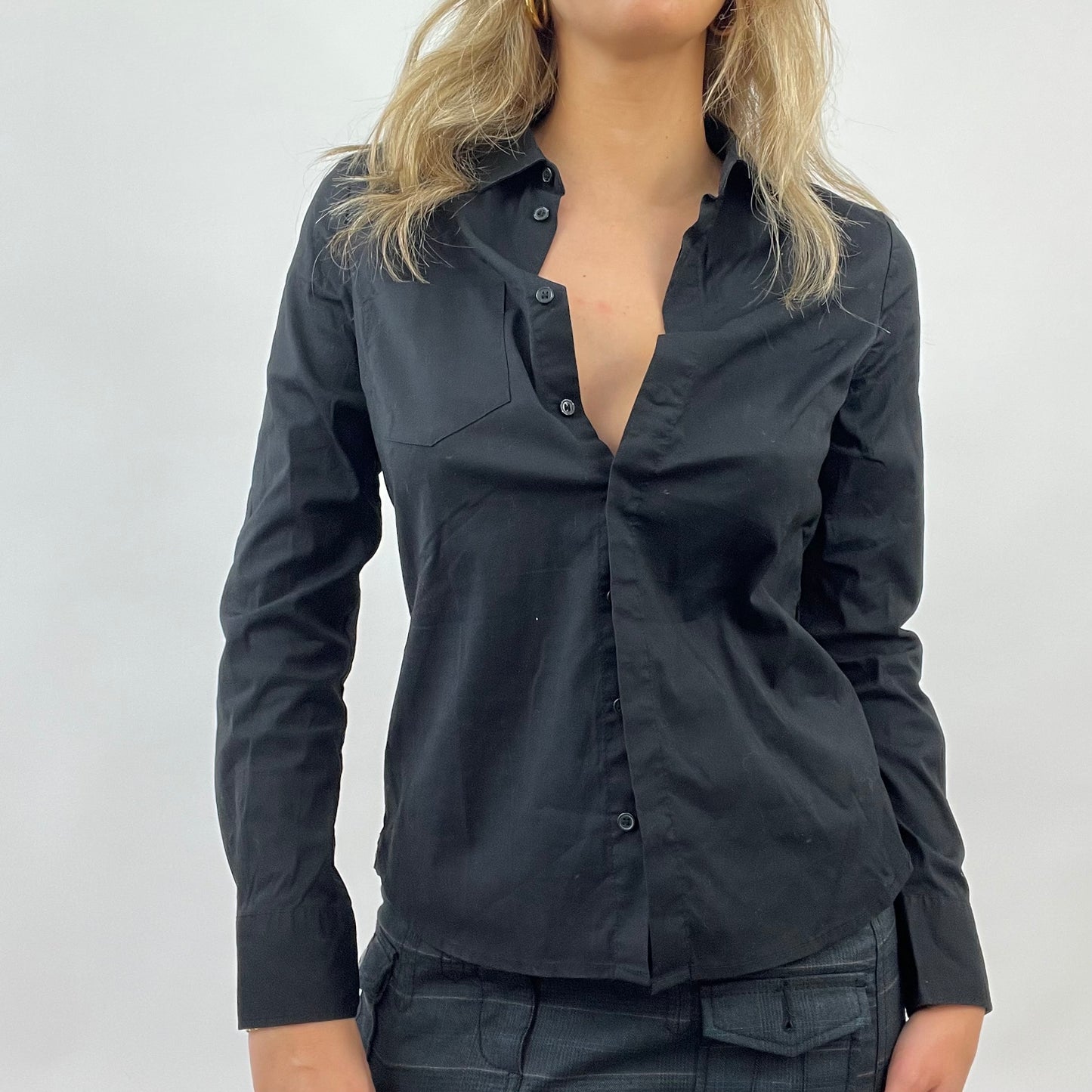 CORPCORE DROP | small black old label h&m shirt