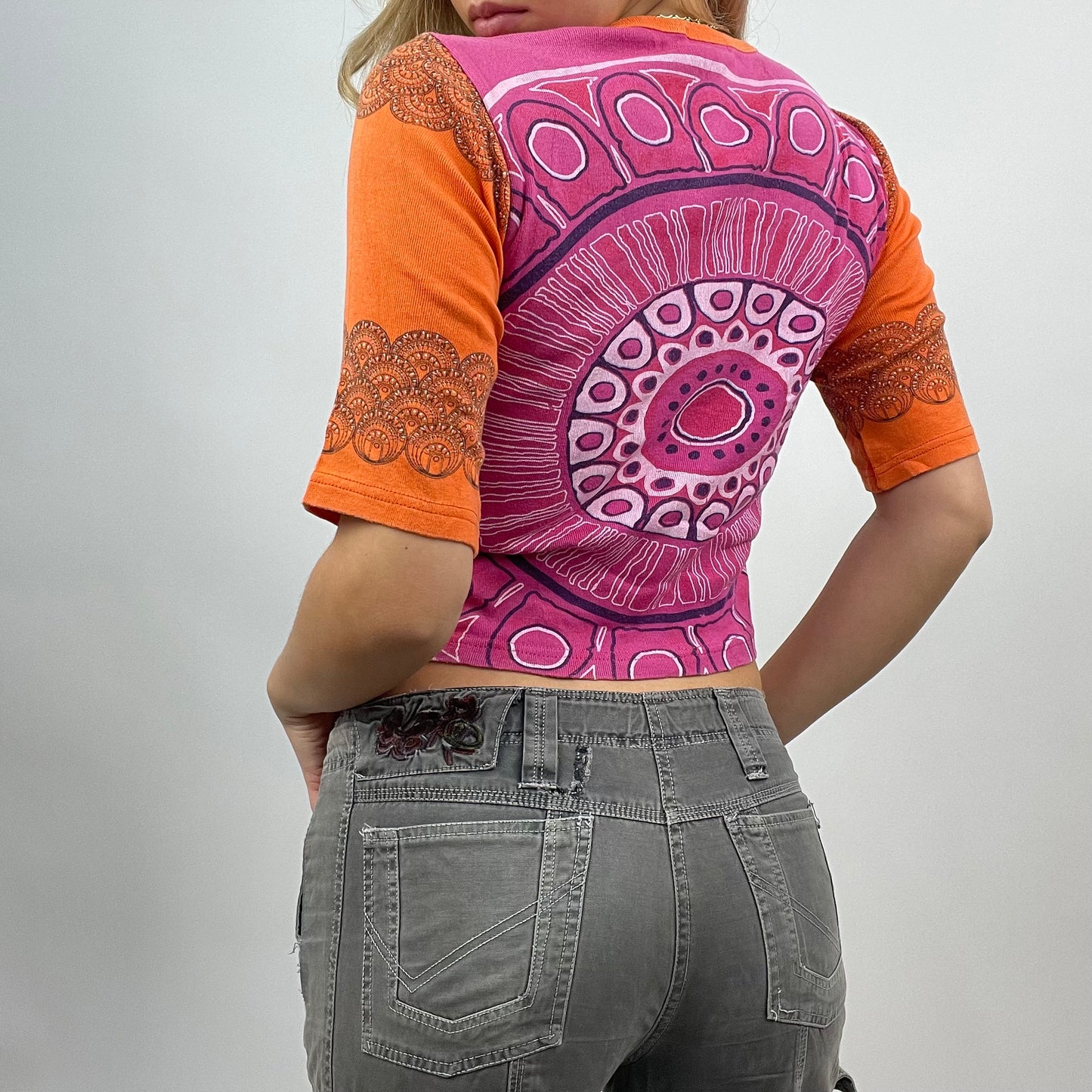 💚 💻 BEST PICKS | small orange/pink patterned cropped t-shirt with 3/4 length sleeves and boho tribal design