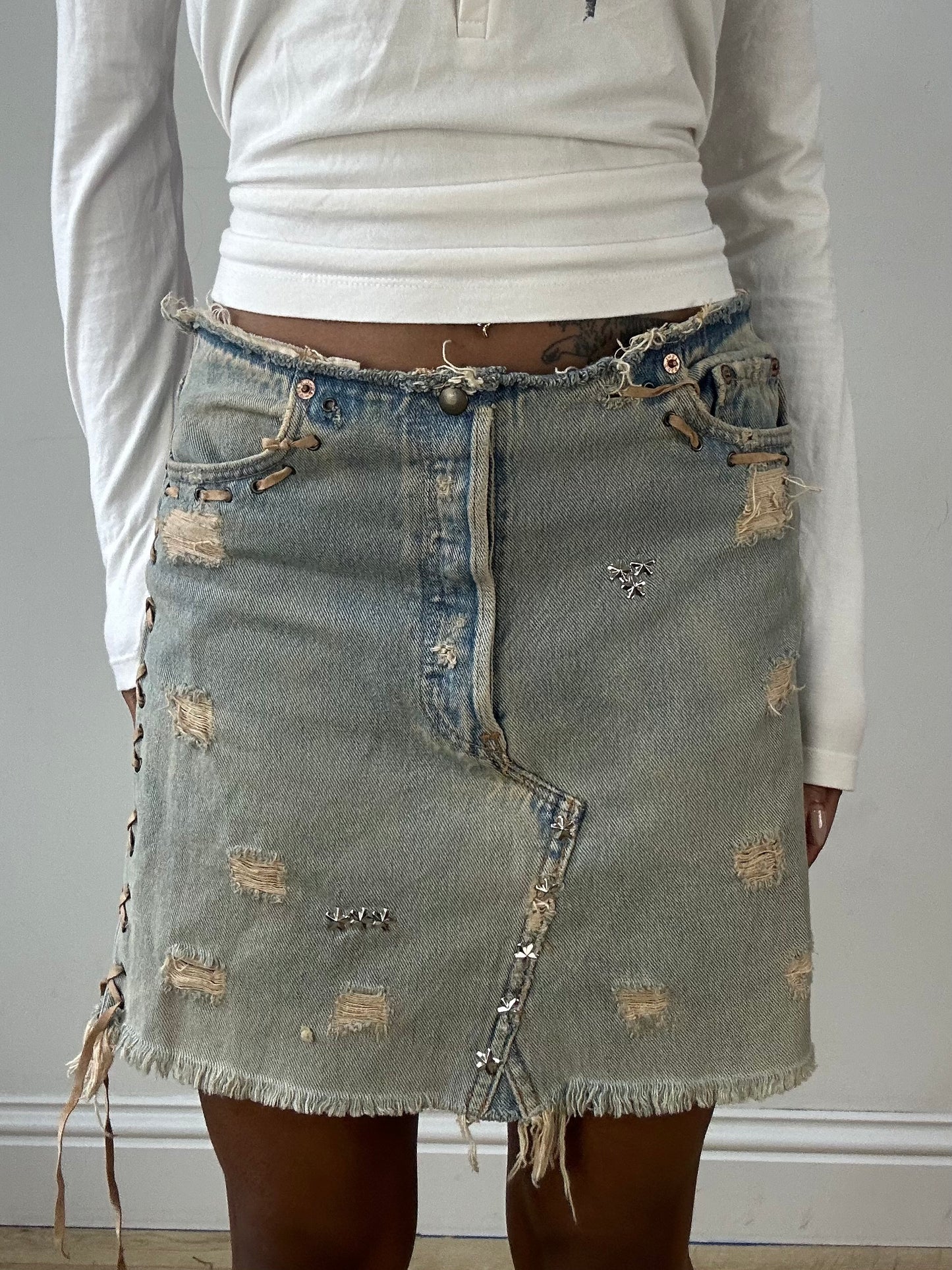 vintage edit fifteen | medium light denim distressed midi skirt