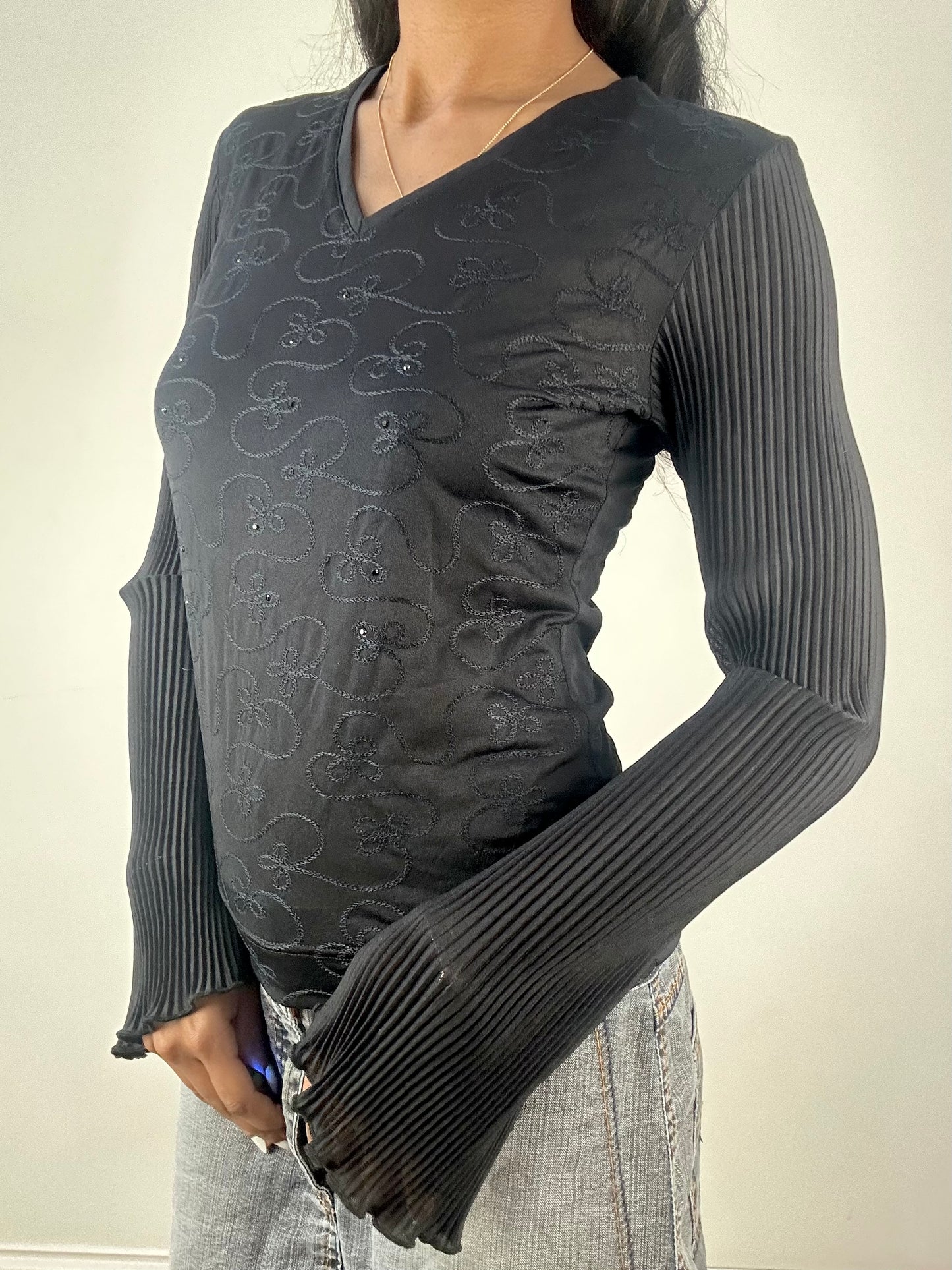 vintage edit eighteen | medium black embroidered long sleeve top