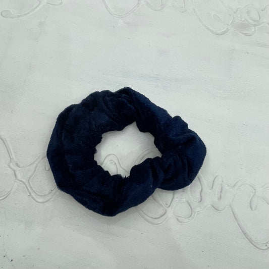 💻⭐️ | navy velvet scrunchie