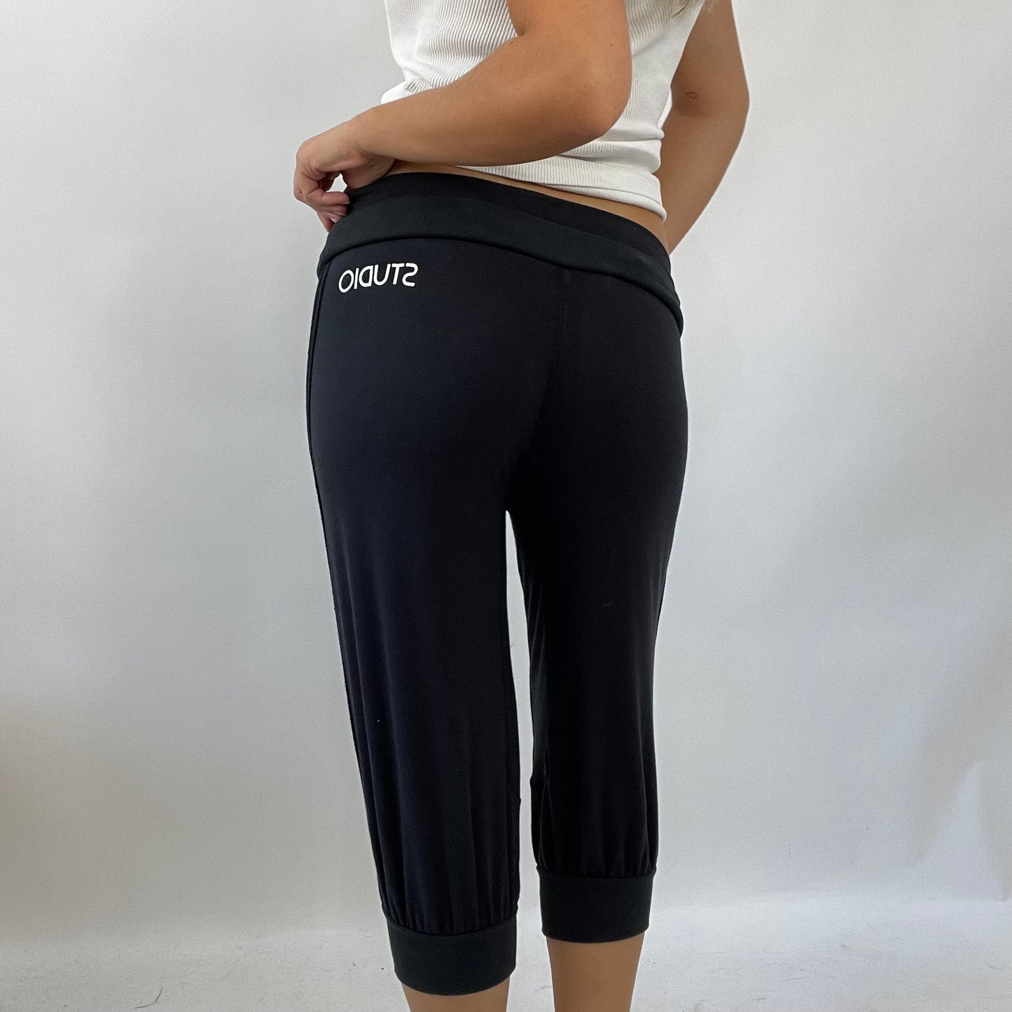 💚 HAILEY BIEBER DROP | small black nike cropped joggers