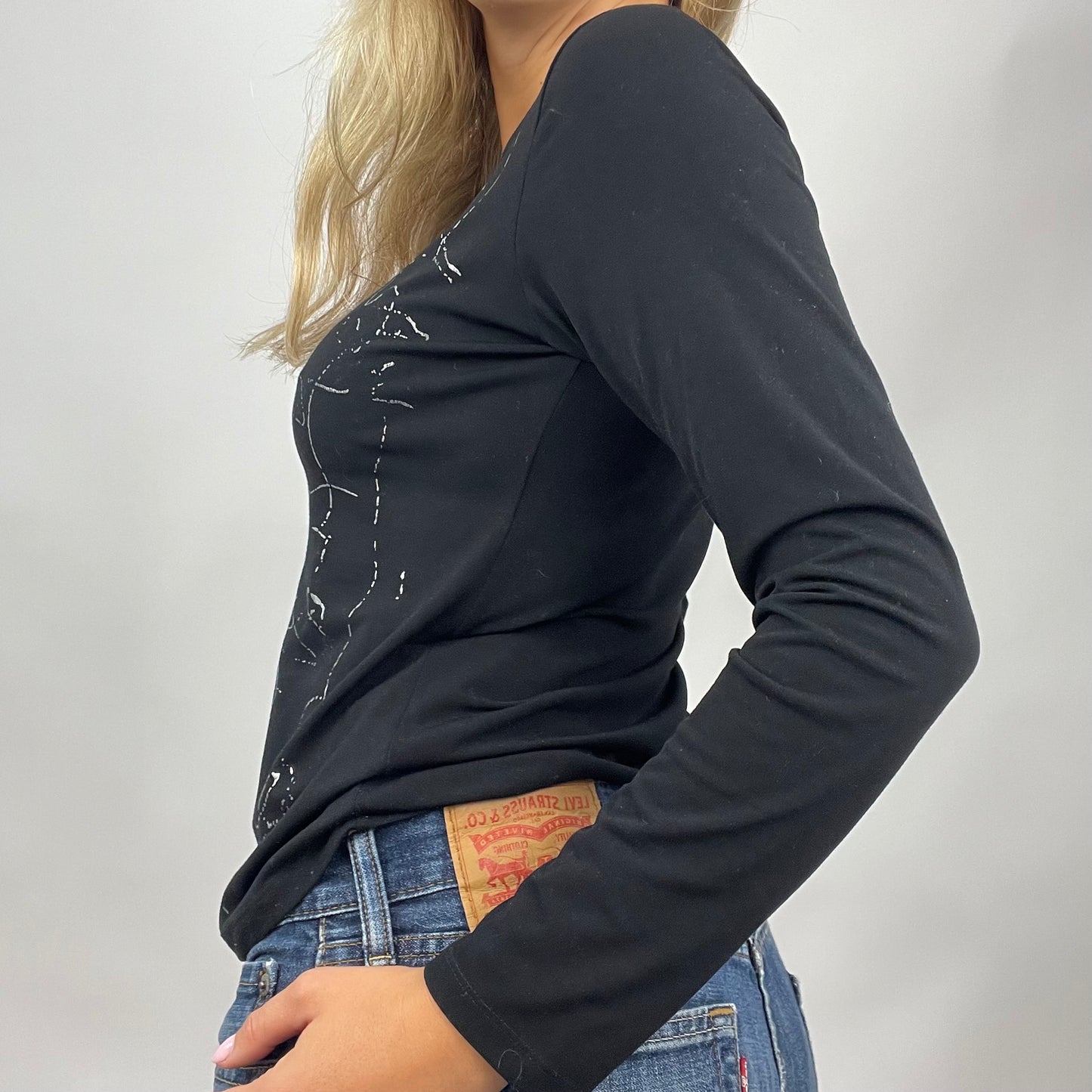 HAILEY BIEBER DROP | small black patterned long sleeve top