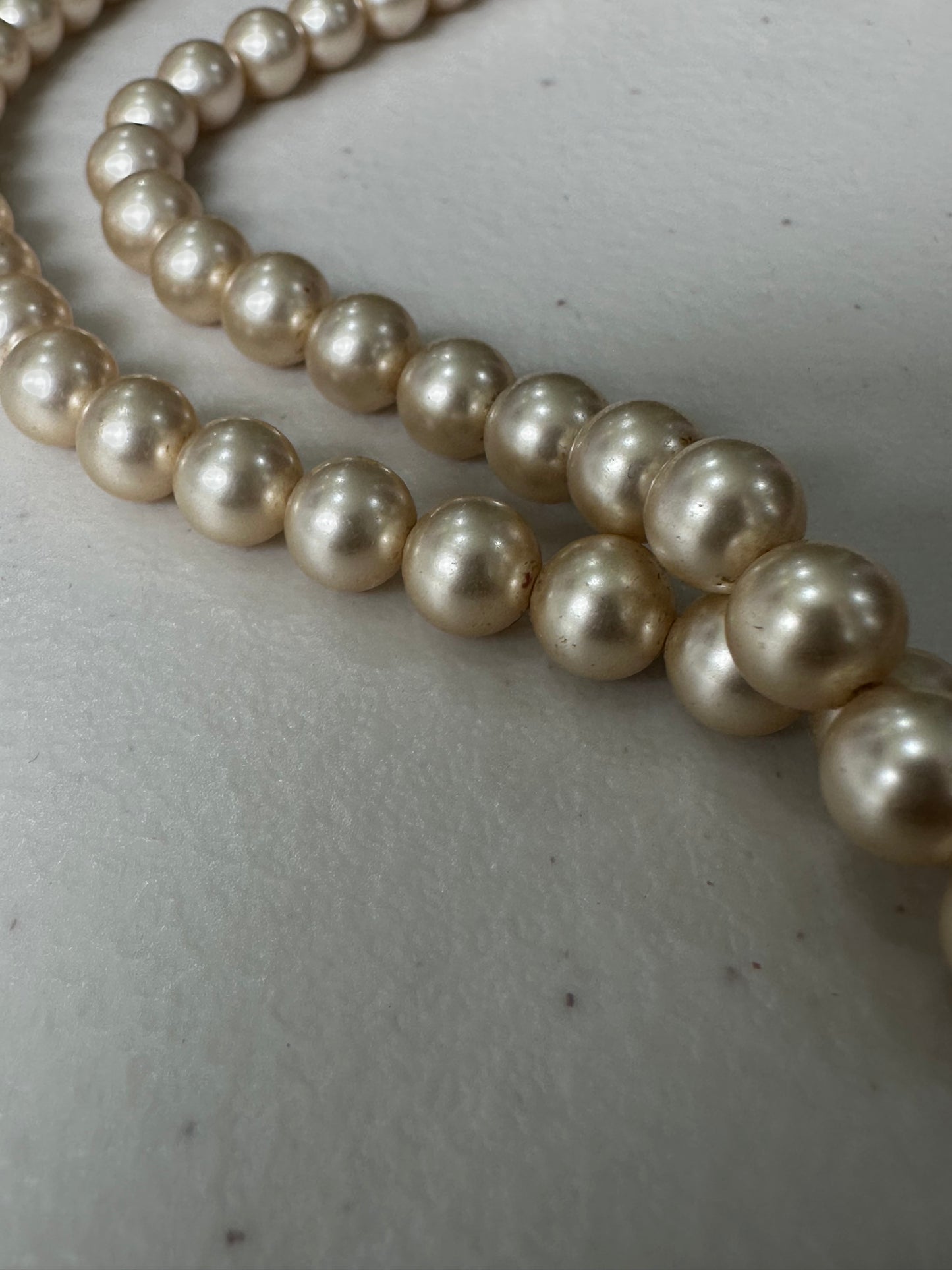 devil wears prada | one size white pearl layered necklace