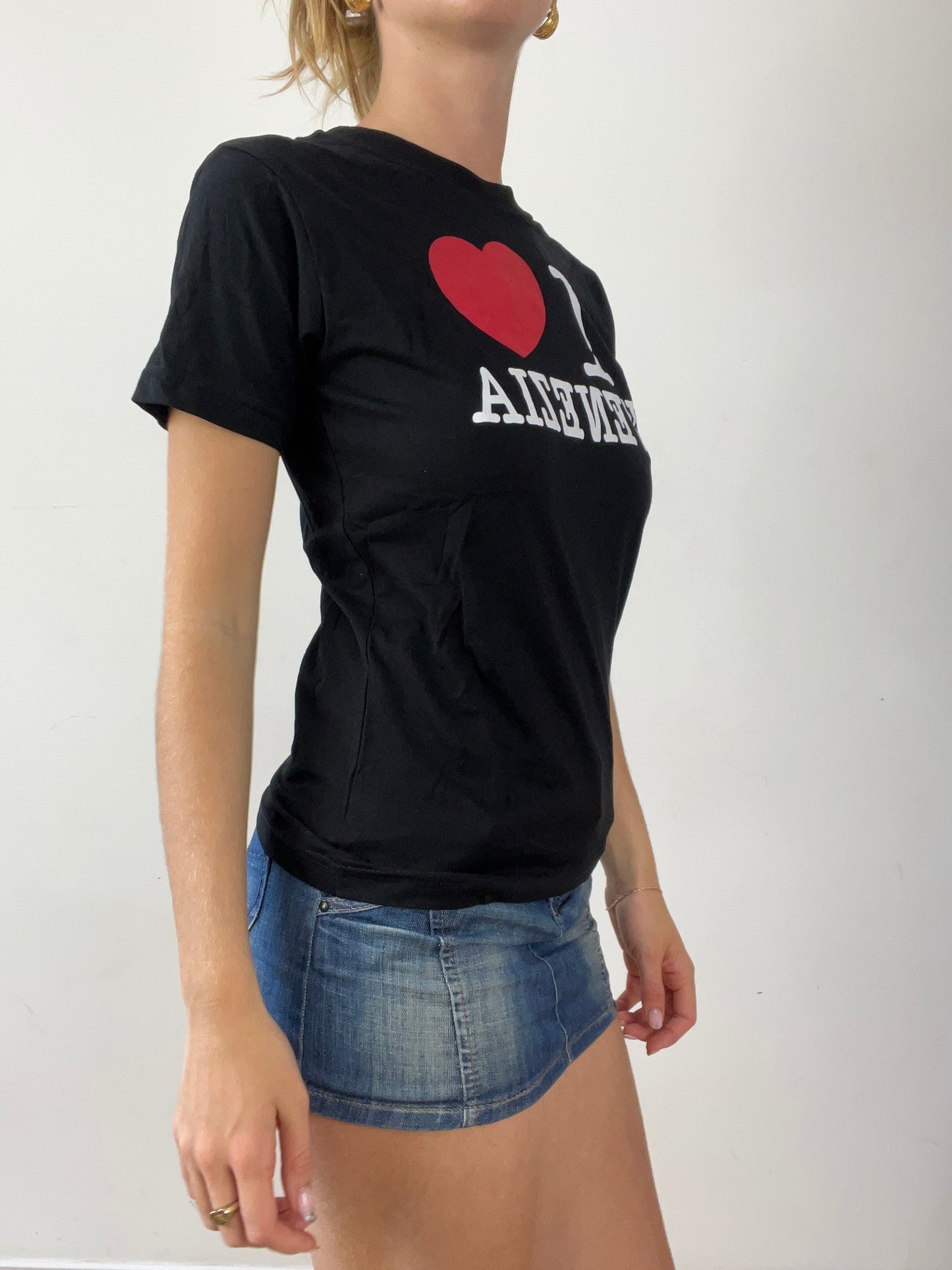 💻‼️ black t shirt with i <3 venezuela spell out