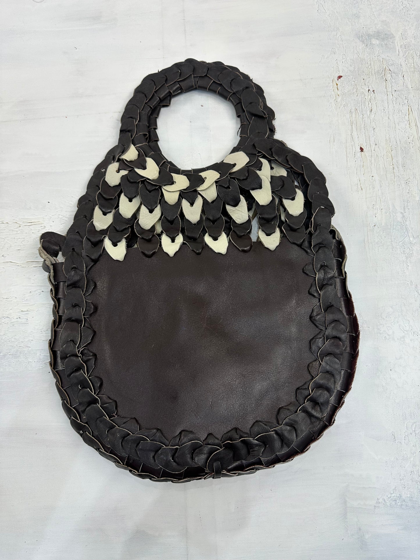 vintage edit: indie sleaze | brown faux leather woven shoulder bag
