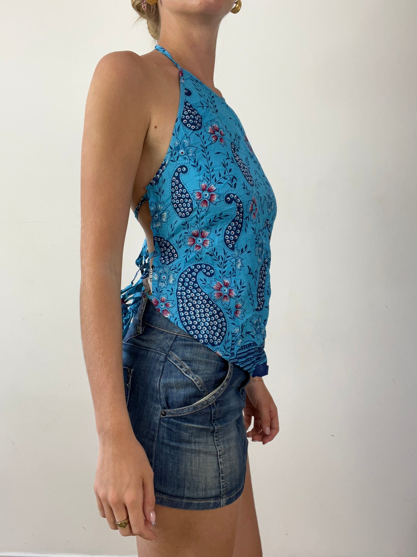 💻‼️ super cute blue asymmetric backless top with paisley print
