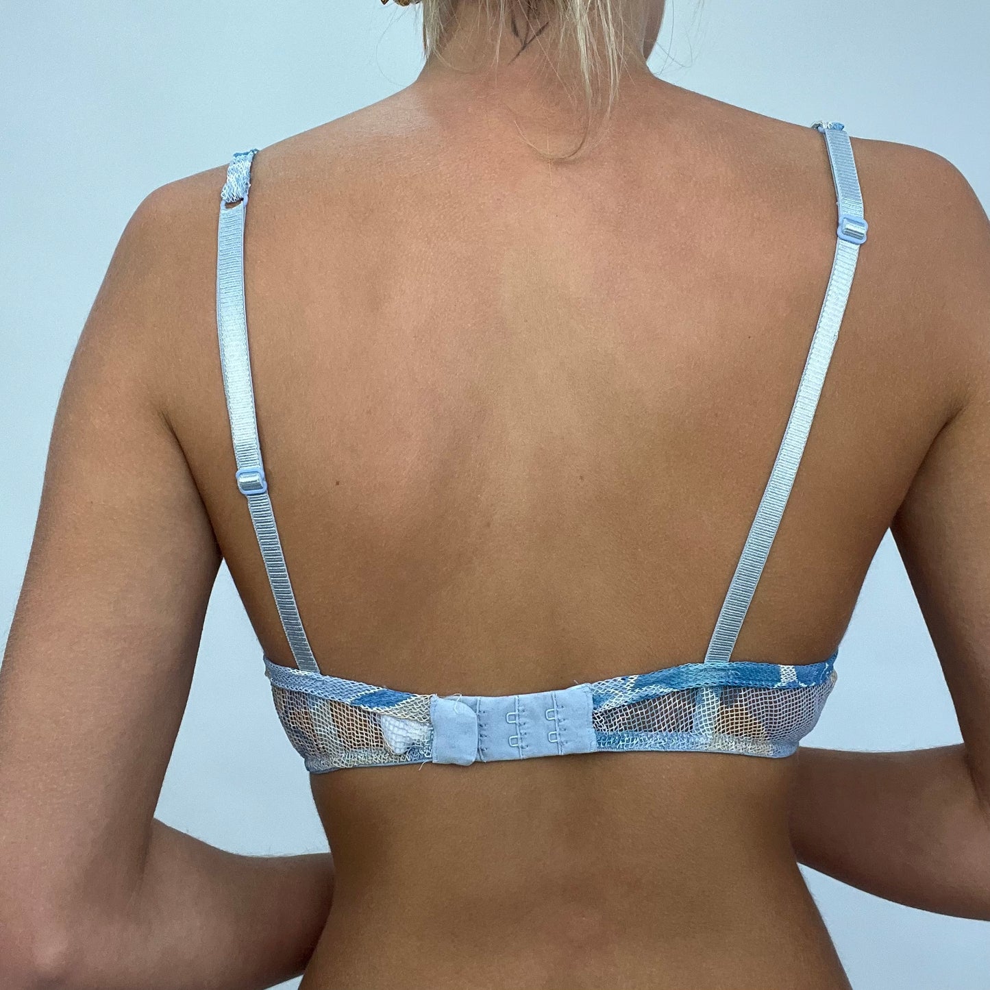 GORPCORE DROP | small blue and beige mesh patterned bra
