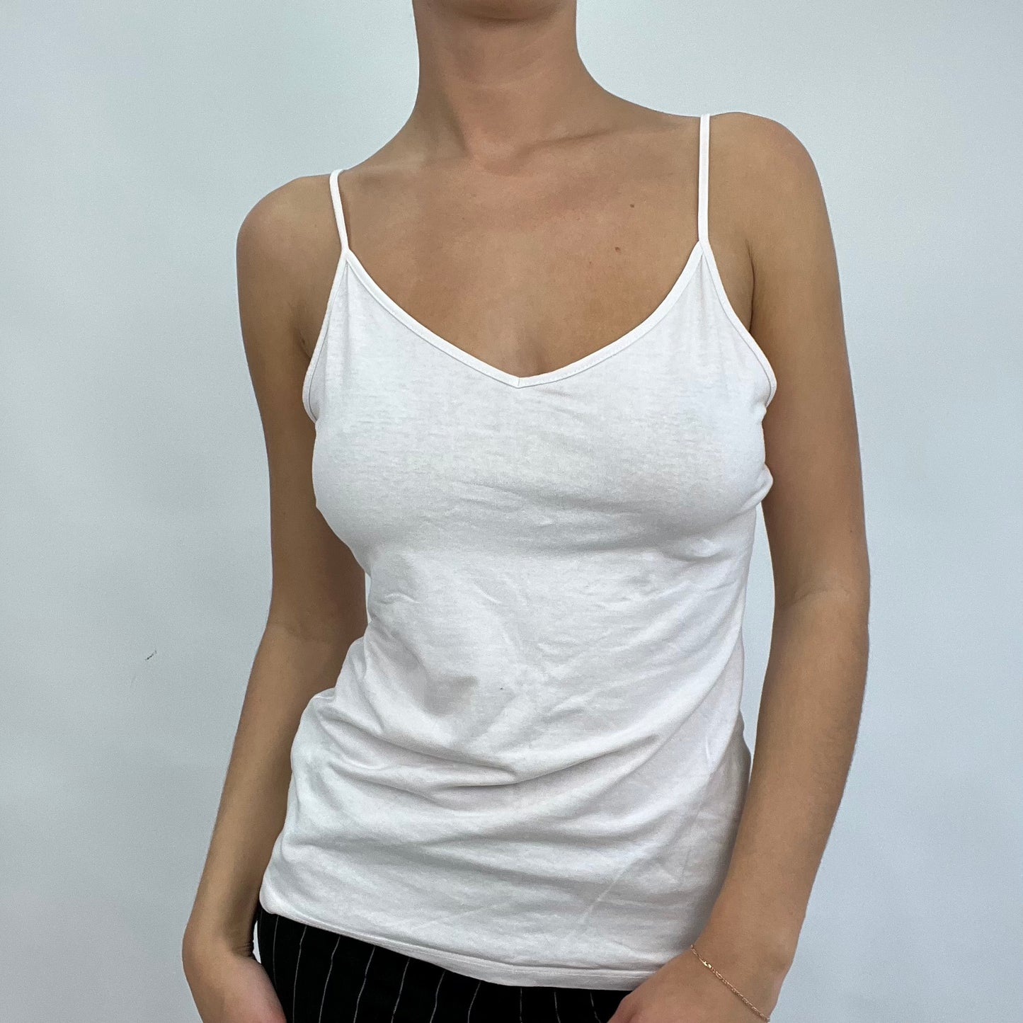 CARRIE BRADSHAW DROP | medium light pink / white v neck cami