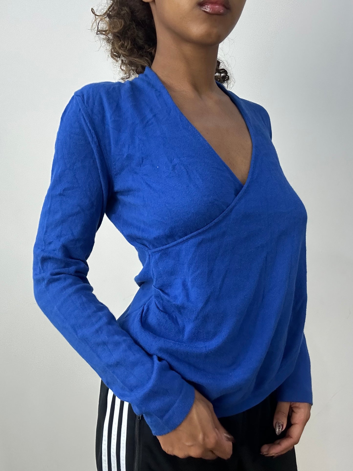 💻 athleisure edit | small/medium blue armani crossover knit top