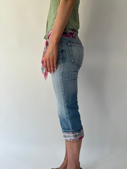 SATC drop | small blue denim cropped jeans with pink floral details
