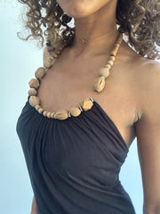 gota de playa | pequeña camiseta negra con cuentas de cuello alto