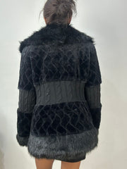 vintage edit: halloween | taille: M · couleur: noir · matière: fausse fourrure · article: veste