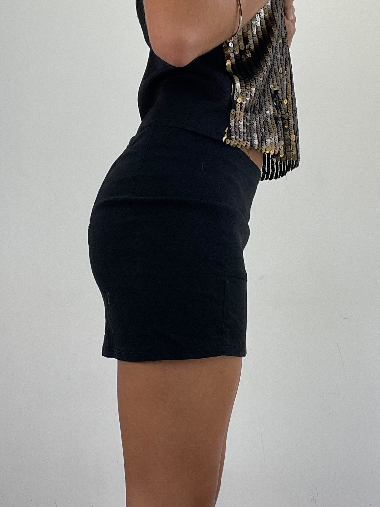 VINTAGE PICKS | small black mini  skirt