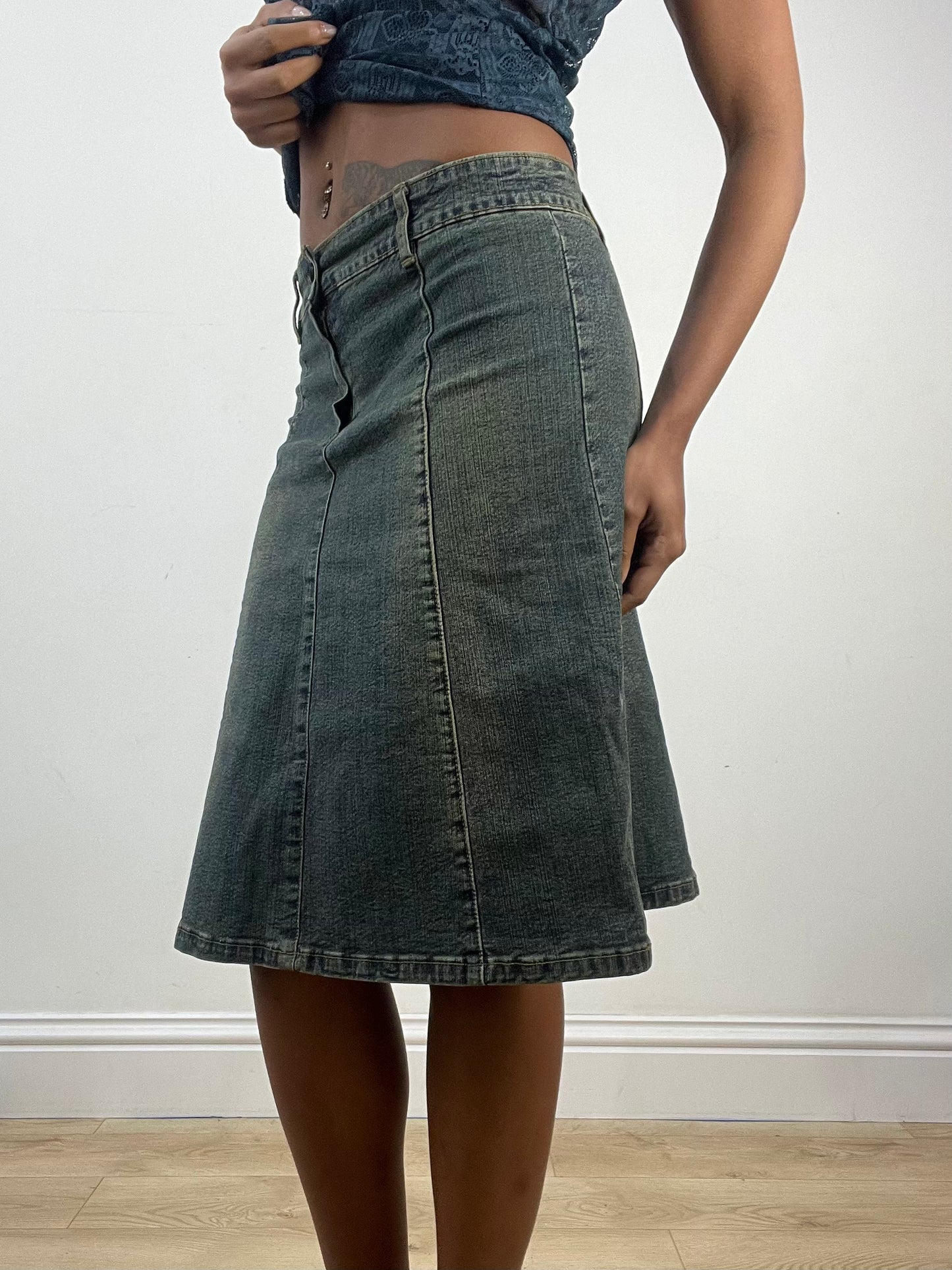 vintage edit: indie sleaze | small blue acid wash denim midi skirt